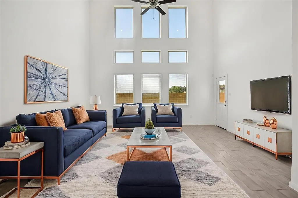 5 bed, 2815 sqft, $4,000 — Photo 4