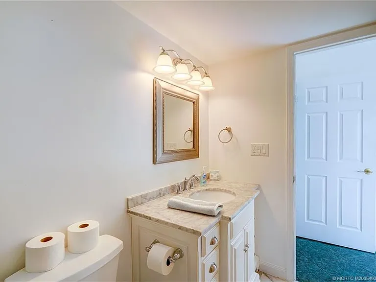 1289 NE Ocean Blvd #4 — Photo 10