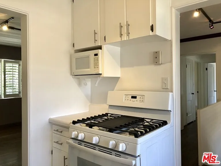 5249 1/2 Village Grn — Photo 8