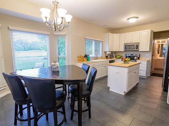 4th image of 2938 Audubon Dr