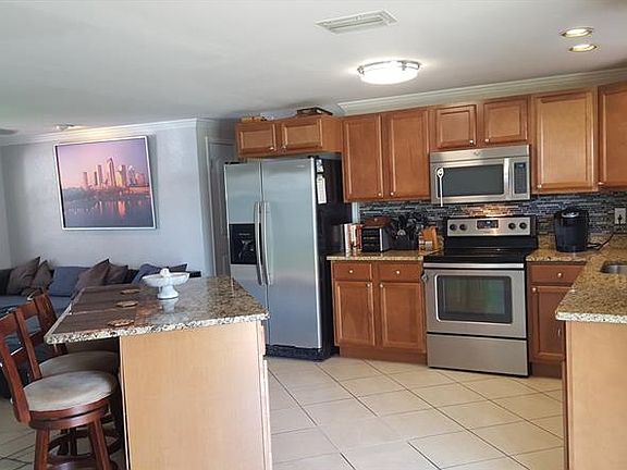 5th image of 390 74th Ave NE