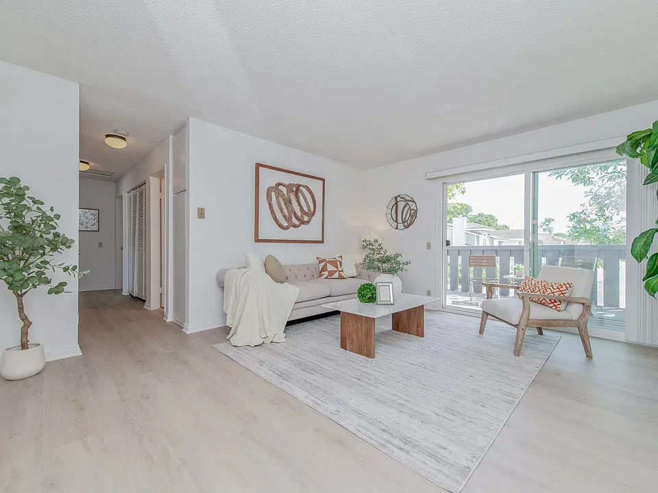44 Fallbrook