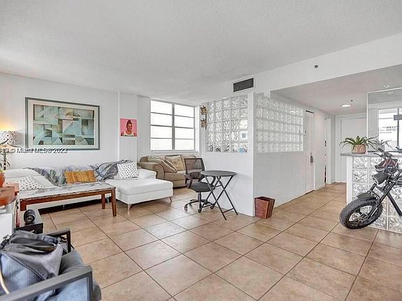 5th image of 2829 Indian Creek Dr APT 910