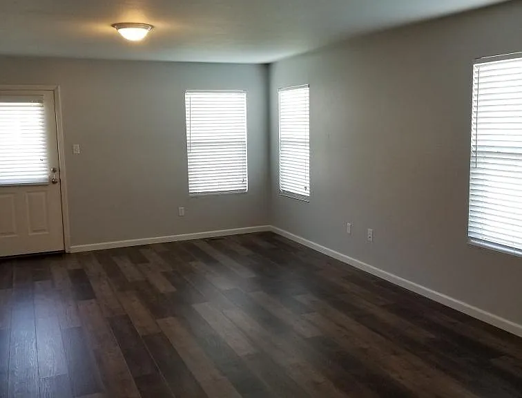 633 Hunt Run Dr — Photo 8
