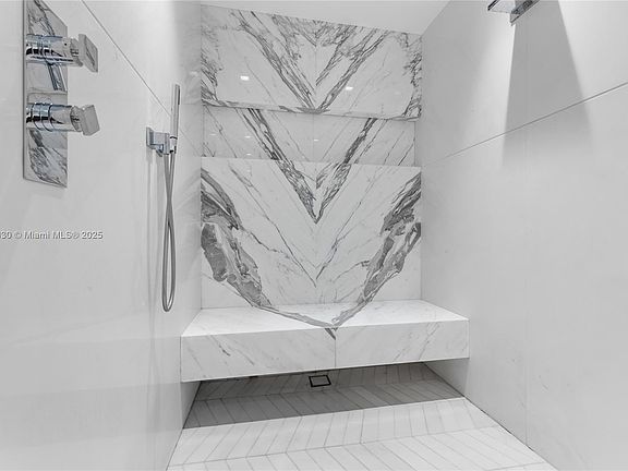 5th image of 100 S Pointe Dr #1102/03