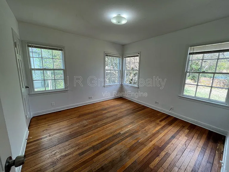2805 Mitchell Ave — Photo 12