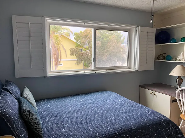Queen bed