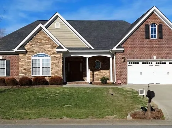 3109 17th Street Ln NE, Hickory, NC 28601
