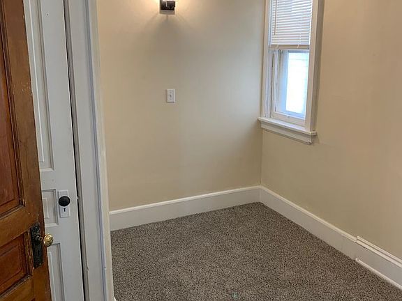 4th image of 2637 N Oakland Ave