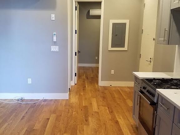 5th image of 425 Rogers Ave