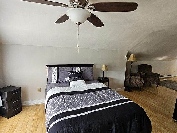 4th image of 472 Prairie Ave #3