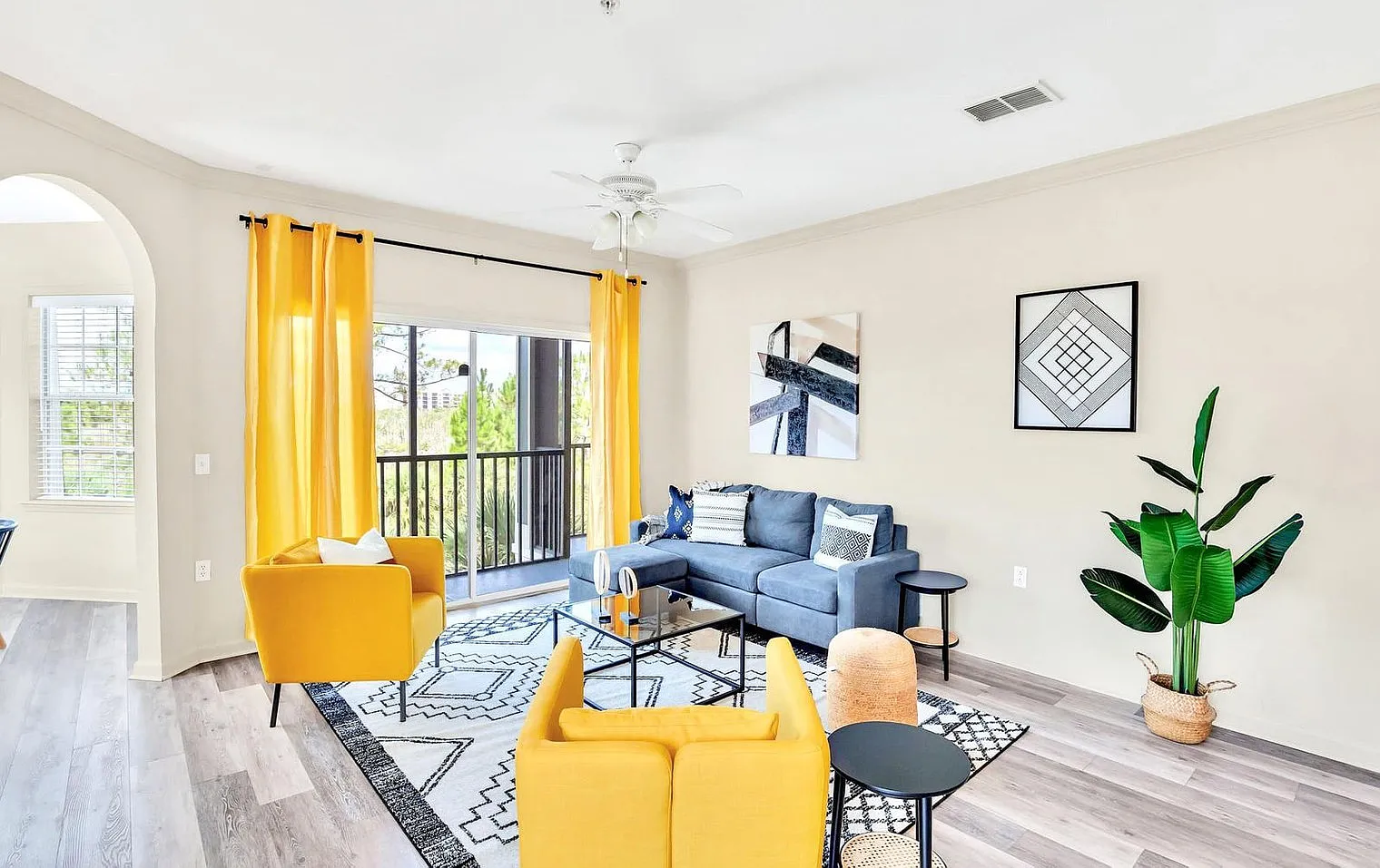 3 bed, 2.0 bath, 1420 sqft, $2,536 — Photo 3