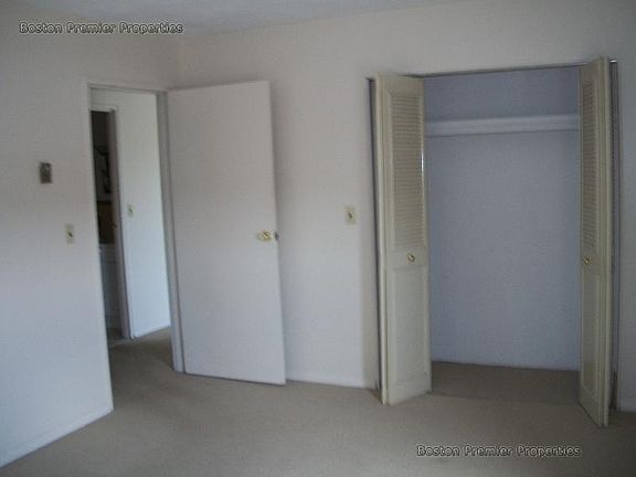 2nd image of 925 Hancock St APT 21
