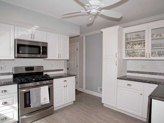4th image of 843 Royal Ln