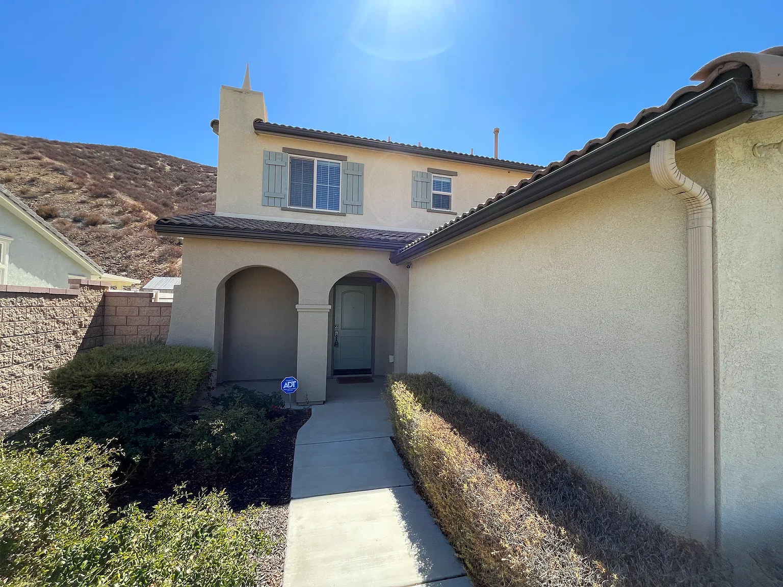 4 bed, 1963 sqft, $3,100 — Photo 2