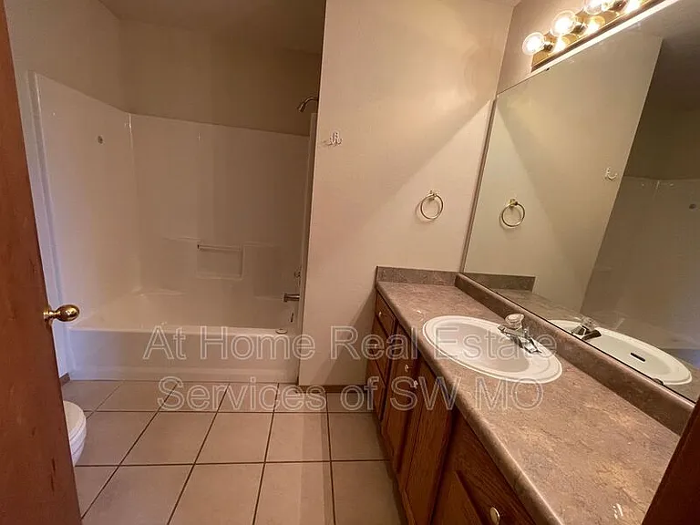 4305 W La Siesta St — Photo 7