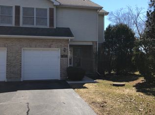 427 S Wenbriar Sq, Addison, IL 60101