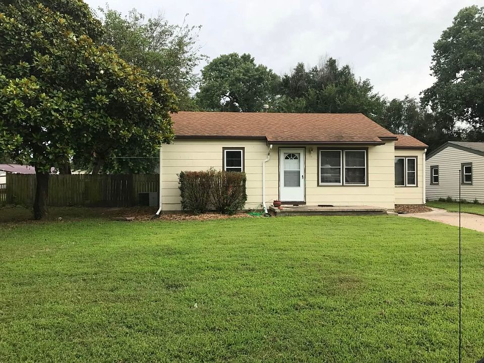 1st image of 413 W Hollywood Dr