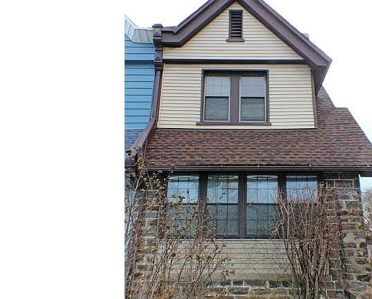 2nd image of 400 E Roosevelt Blvd