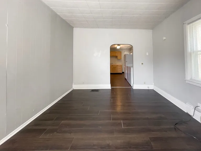 824 W University Ave — Photo 9