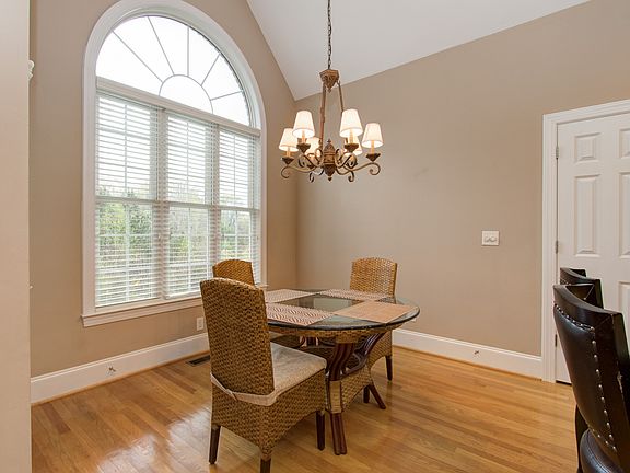 4th image of 2539 N Beech Ln