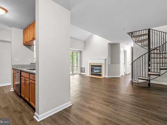 4th image of 9708 Lake Pointe Ct APT 304