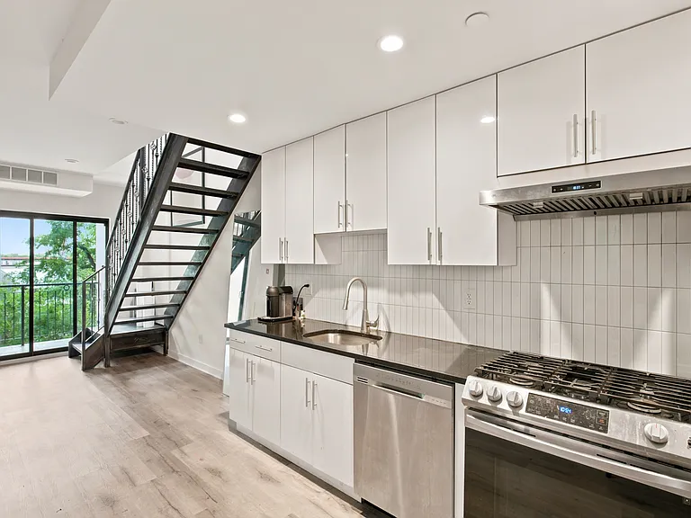 849 Madison St #4B — Photo 2