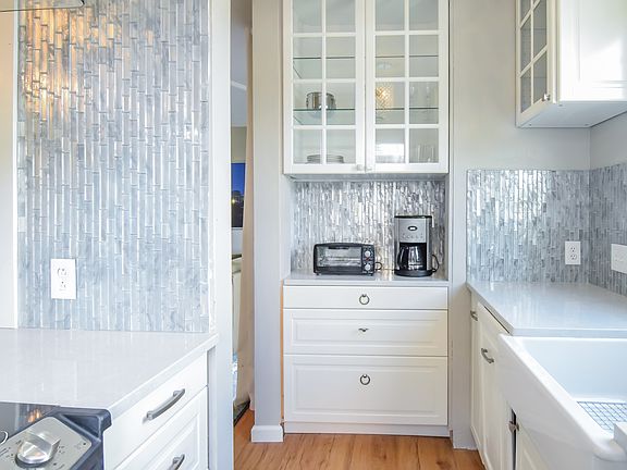 Bright and sunny kitchen