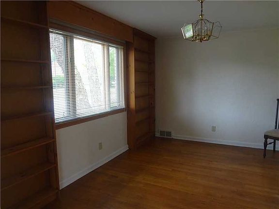 5th image of 419 Maxwell Dr