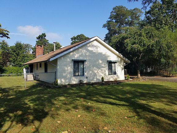 4th image of 982 Vaughn Ave