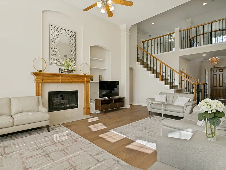 412 S Hampton Ct — Photo 4