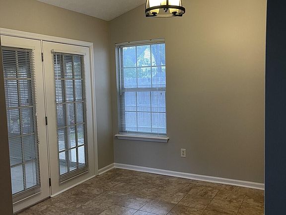 5th image of 1213 Melody Ln