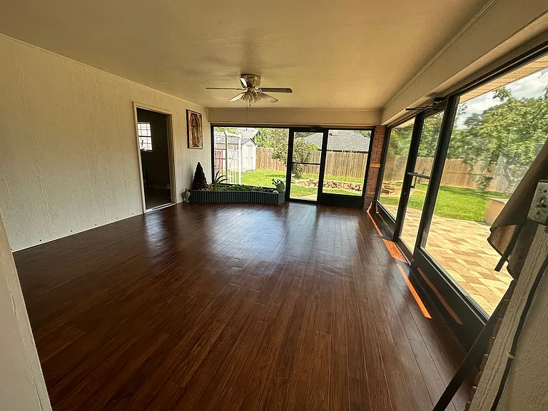 4731 Longstreet Pl — Photo 7