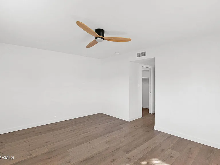 501 W Seldon Ln — Photo 33