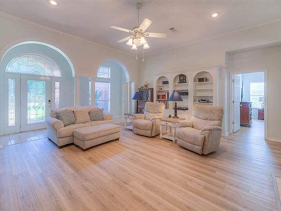 3rd image of 108 Wildwood Dr