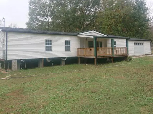 30 Peachtree Lake Dr, Sharpsburg, GA 30277