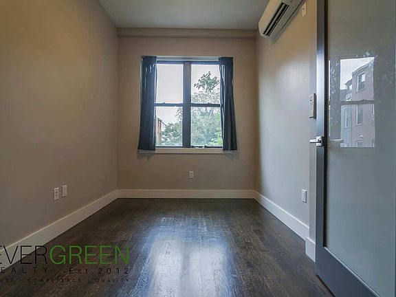 4th image of 443 Franklin Ave #3