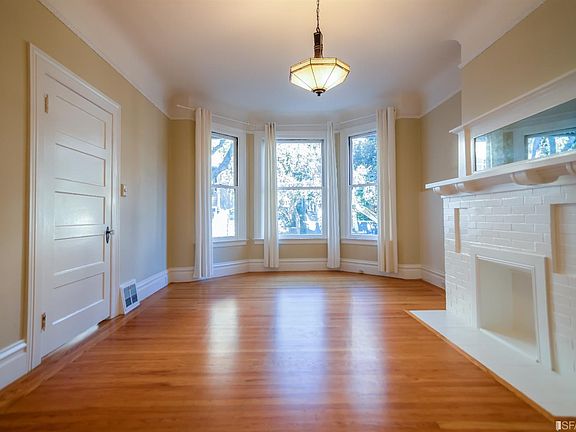 3rd image of 223 Roosevelt Way