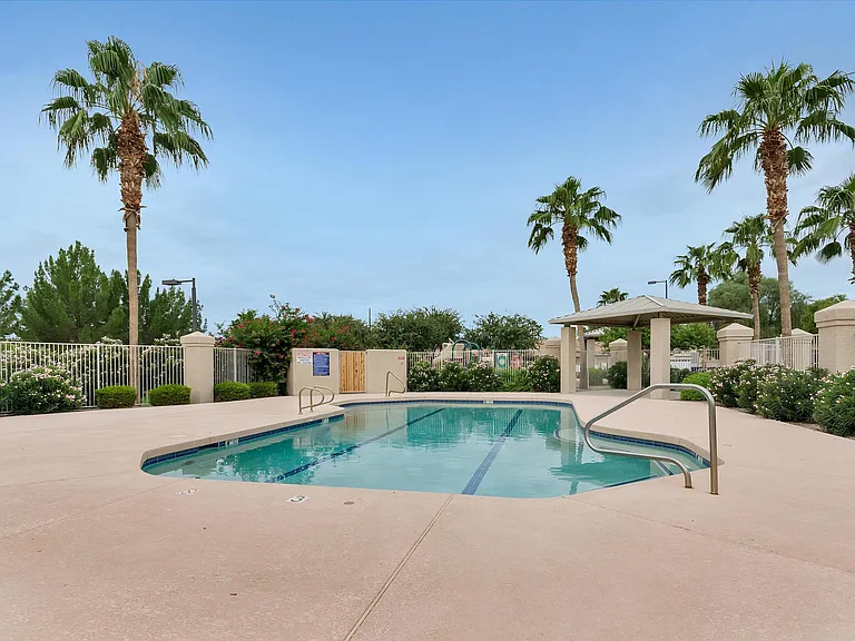 1425 E Morelos St — Photo 37