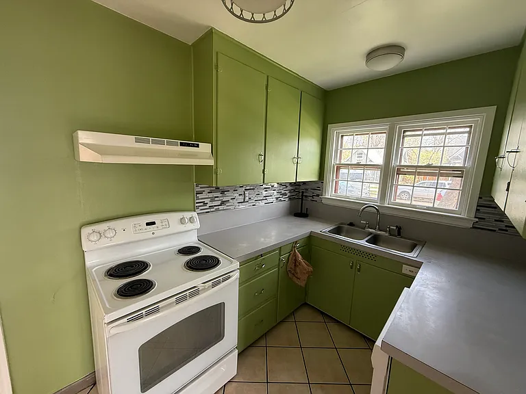 1402 W Lemp St — Photo 11