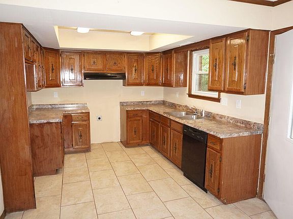 3rd image of 8499 Kettering Dr