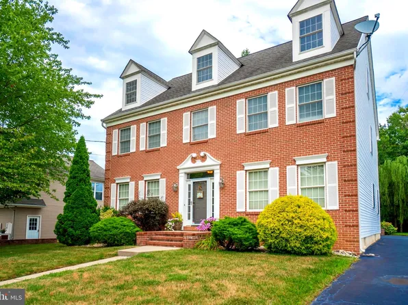 18 Mount Dr, Trenton, NJ 08619