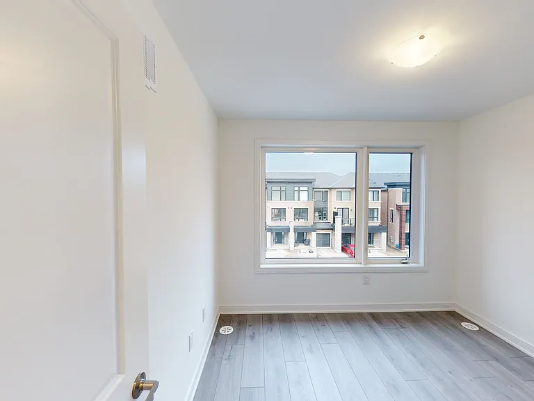 126 Blue Forest Cres — Photo 27