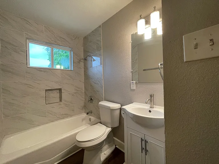 851 W Harlan Ave — Photo 3