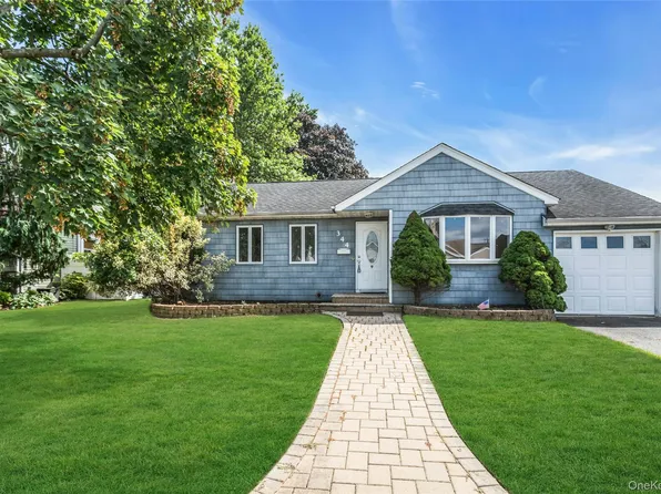 344 N Hickory Street, Massapequa, NY 11758