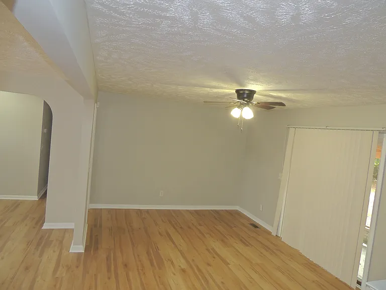 7115 Enfield Dr — Photo 14
