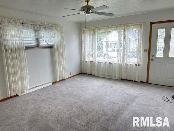 3rd image of 1006 W England St