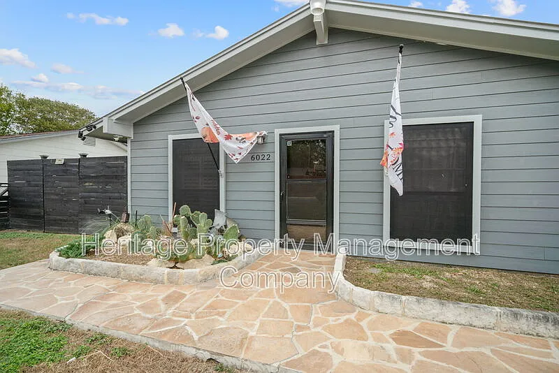 3 bed, 1.0 bath, 864 sqft, $1,350 — Photo 3