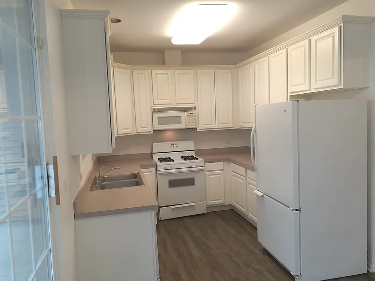 11 E Illinois Ave — Photo 7