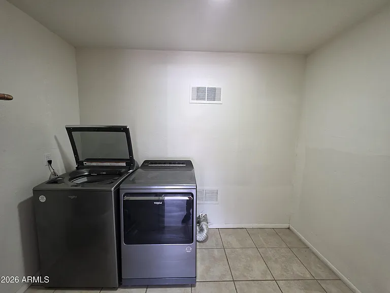 3735 E Claire Dr — Photo 15